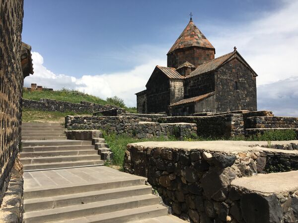 Монастырь на северо-западном побережье озера Севан - Севанаванк Монастырь на северо-западном побережье озера Севан - Севанаванк - Sputnik Армения