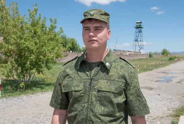 Начальник заставы, капитан Денис Батомункуев Начальник заставы, капитан Денис Батомункуев - Sputnik Армения