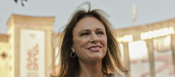 Жаклин Биссет Жаклин Биссет - Sputnik Армения