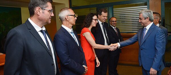 Президент Армении Серж Саргсян посетил посольство Франции Президент Армении Серж Саргсян посетил посольство Франции - Sputnik Армения