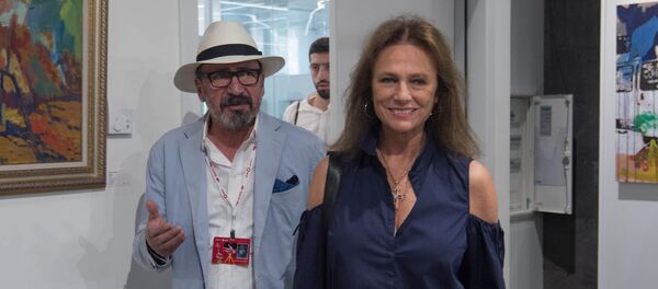 Жаклин Биссет и Арутюн Хачатрян Жаклин Биссет и Арутюн Хачатрян - Sputnik Արմենիա