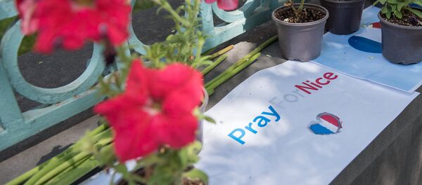 Цветы и венки у посольства Франции в Армении Цветы и венки у посольства Франции в Армении - Sputnik Армения