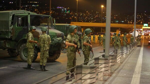 Турецкие военные блокируют проход на мост через Босфор, Стамбул - Sputnik Արմենիա