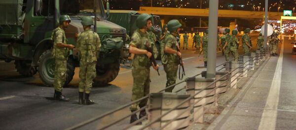 Турецкие военные блокируют проход на мост через Босфор, Стамбул Турецкие военные блокируют проход на мост через Босфор, Стамбул - Sputnik Արմենիա