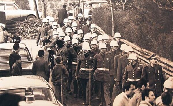 12 марта 1971 г. военные под руководством Мамдуха Тагмача отстранили от власти Сулеймана Демиреля 12 марта 1971 г. военные под руководством Мамдуха Тагмача отстранили от власти Сулеймана Демиреля - Sputnik Արմենիա