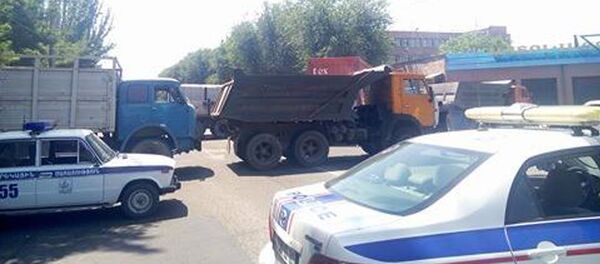 Дорога на подступах к месту захвата полицейского участка перекрыта - Sputnik Армения