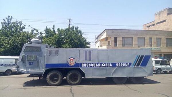 Полицейская бронемашина - Sputnik Армения