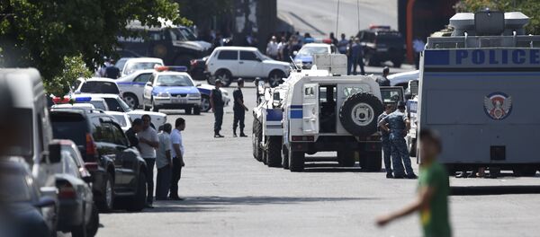 Ситуация близ места захвата вооруженной группой здания полиции в Ереване - Sputnik Армения