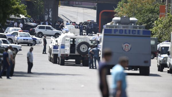 Ситуация близ места захвата вооруженной группой здания полиции в Ереване - Sputnik Армения