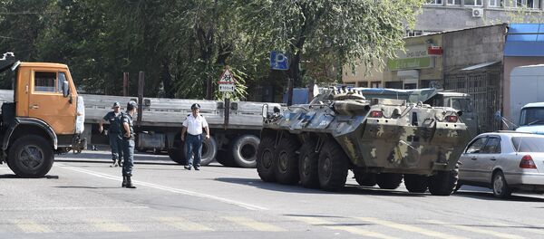 Бронетехника на улицах Еревана Бронетехника на улицах Еревана - Sputnik Արմենիա