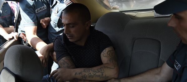 Полиция задержала одного из нападавших Полиция задержала одного из нападавших - Sputnik Արմենիա