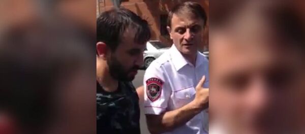 Նիկոլ Փաշինյանի նկարահանումները «Սասնա ծռերի» գրաված ոստիկանության գնդում Նիկոլ Փաշինյանի նկարահանումները «Սասնա ծռերի» գրաված ոստիկանության գնդում - Sputnik Արմենիա