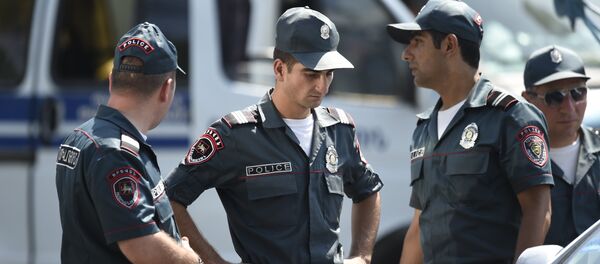 Сотрудники полиции Армении Сотрудники полиции Армении - Sputnik Армения