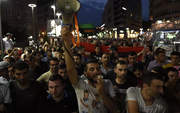 Шествие гражданских активтистов в Ереване - Sputnik Армения