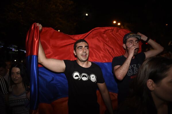 Митингующие скандируют Свободная, независимая Армения - Sputnik Армения