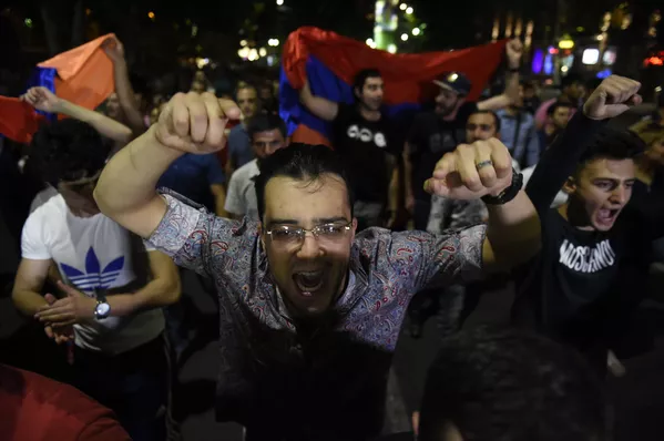 Митингующие в Ереване Митингующие в Ереване - Sputnik Армения