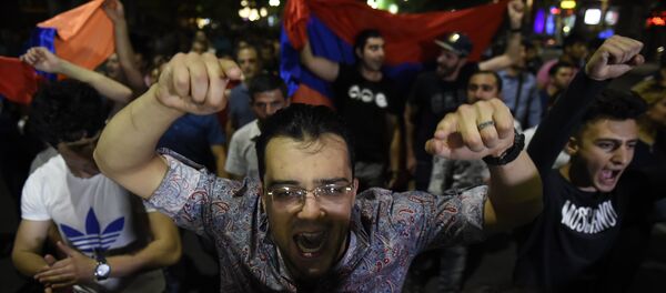 Митингующие в Ереване - Sputnik Армения