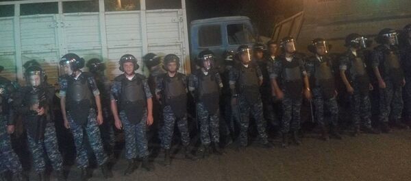 Усиление кордона на месте захвата здания полка полиции в Ереване Усиление кордона на месте захвата здания полка полиции в Ереване - Sputnik Արմենիա