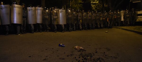 Բախում ոստիկանների և ցուցարարների միջև Բախում ոստիկանների և ցուցարարների միջև - Sputnik Արմենիա