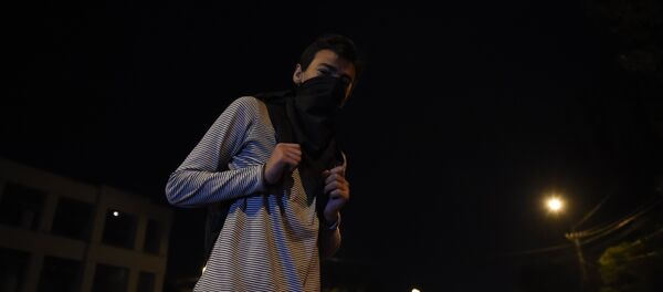 Молодые активисты на баррикадах в Ереване Молодые активисты на баррикадах в Ереване - Sputnik Արմենիա