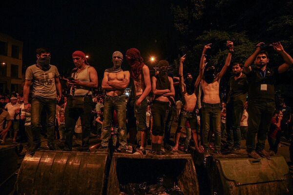 Демонстранты на баррикадах в Ереване - Sputnik Армения