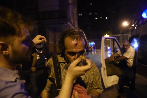 Раненые в результате столкновения полиции и демонстратов - Sputnik Армения