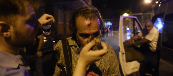 Раненые в результате столкновения полиции и демонстратов Раненые в результате столкновения полиции и демонстратов - Sputnik Արմենիա
