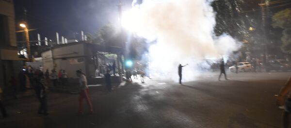 Столкновение полиции и демонстрантов Столкновение полиции и демонстрантов - Sputnik Արմենիա