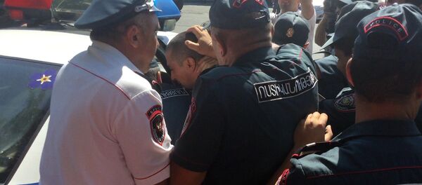 Իրավիճակը ՀՀ ոստիկանության պարեկապահակային ծառայության գնդի հարակից տարածքում Իրավիճակը ՀՀ ոստիկանության պարեկապահակային ծառայության գնդի հարակից տարածքում - Sputnik Արմենիա