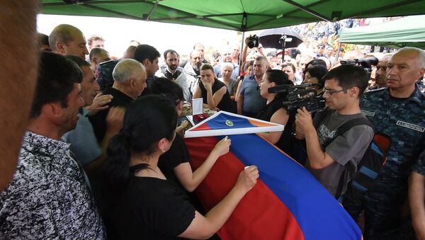 В Ереване простились с убитым при захвате здания полиции полковником - Sputnik Армения