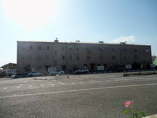 Захваченное здание полка ППС в Ереване - Sputnik Армения