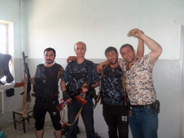 Освобождение членов Сасна црер общество Армении одобрит, но кое-кого забыли — адвокаты Освобождение членов Сасна црер общество Армении одобрит, но кое-кого забыли — адвокаты - Sputnik Армения