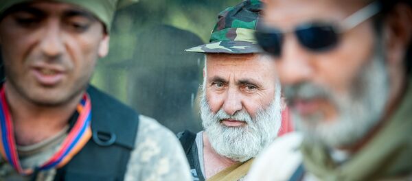 Члены вооруженной группы, захватившей здание полка ППС в Ереване Члены вооруженной группы, захватившей здание полка ППС в Ереване - Sputnik Արմենիա