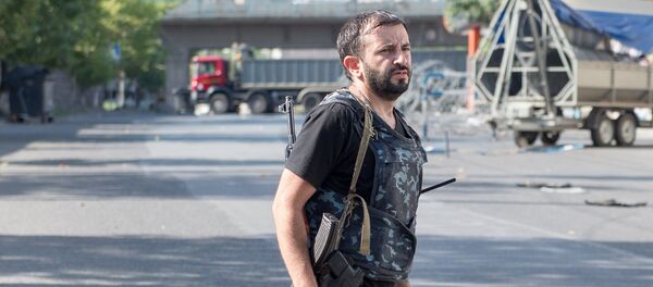 Члены вооруженной группы, захватившей здание полка ППС в Ереване Члены вооруженной группы, захватившей здание полка ППС в Ереване - Sputnik Արմենիա