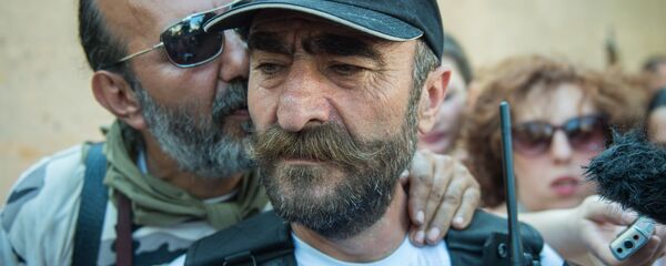 Члены вооруженной группы, захватившей здание полка ППС в Ереване. Павлик Манукян - Sputnik Армения