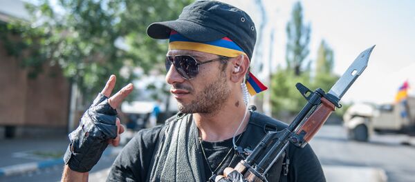 Члены вооруженной группы, захватившей здание полка ППС в Ереване Члены вооруженной группы, захватившей здание полка ППС в Ереване - Sputnik Արմենիա