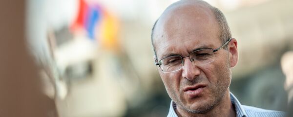 Члены вооруженной группы, захватившей здание полка ППС в Ереване. Варужан Аветисян - Sputnik Армения