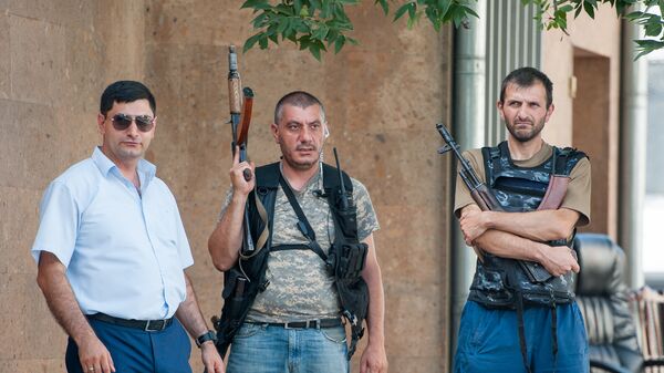Члены вооруженной группы, захватившей здание полка ППС в Ереване - Sputnik Армения