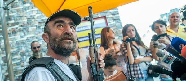 Члены вооруженной группы, захватившей здание полка ППС в Ереване. Павлик Манукян - Sputnik Армения