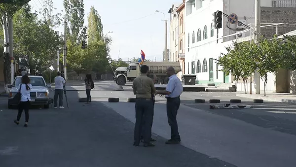Первые интервью с места захвата полка ППС - Sputnik Армения