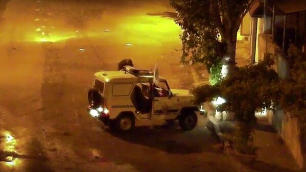 Машина полиции, захваченная при захвате здания полка ППС группировкой Сасна Црер - Sputnik Армения