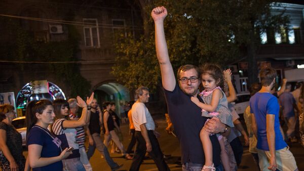 Шествие участников акции протеста в Ереване - Sputnik Արմենիա