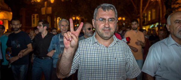 Армен Мартиросян на шествии сторонников группировки Сасна Црер в Ереване Армен Мартиросян на шествии сторонников группировки Сасна Црер в Ереване - Sputnik Армения