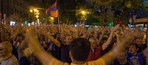 Шествие сторонников группировки Сасна Црер в Ереване Шествие сторонников группировки Сасна Црер в Ереване - Sputnik Արմենիա