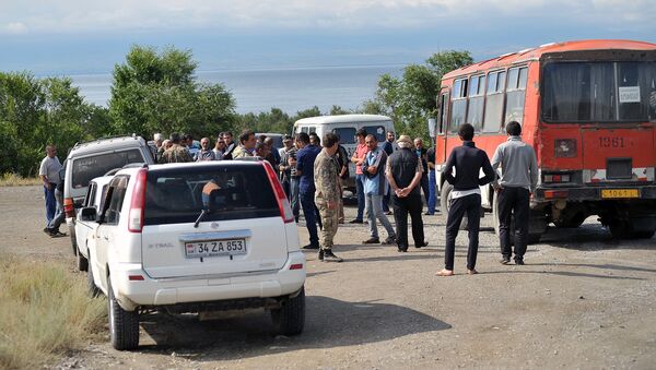 Акция протеста на дороге Цапатах-Арегуни в Варденисе - Sputnik Армения