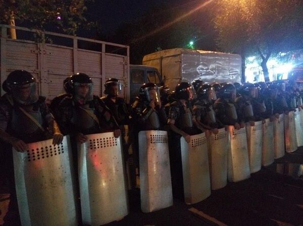 Полицейские кордоны Полицейские кордоны - Sputnik Արմենիա