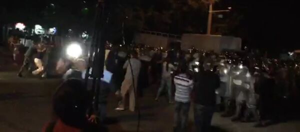 Полиция продвинулась вперед на улице Хоренаци Полиция продвинулась вперед на улице Хоренаци - Sputnik Արմենիա