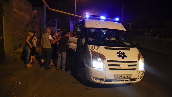 Скорая помощь на месте столкновений демонстрантов и полиции - Sputnik Արմենիա