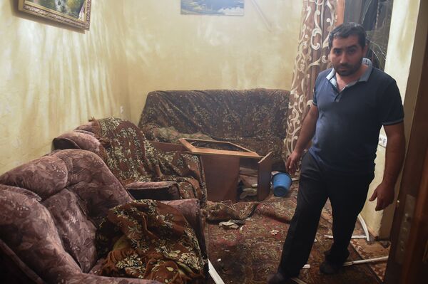 Пострадавший в результате попадания шашки дом - Sputnik Армения