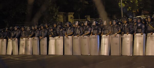 Полиция на проспекте Баграмяна Полиция на проспекте Баграмяна - Sputnik Армения